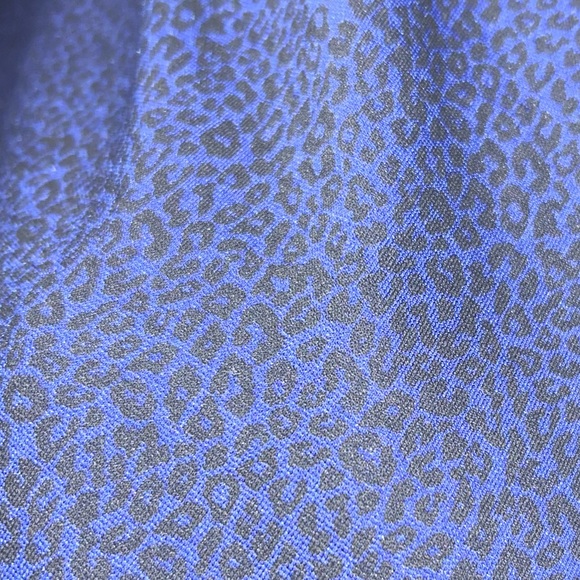 NWT Torrid Midnight Blue Leopard Print Blouse, 4X - Picture 5 of 6